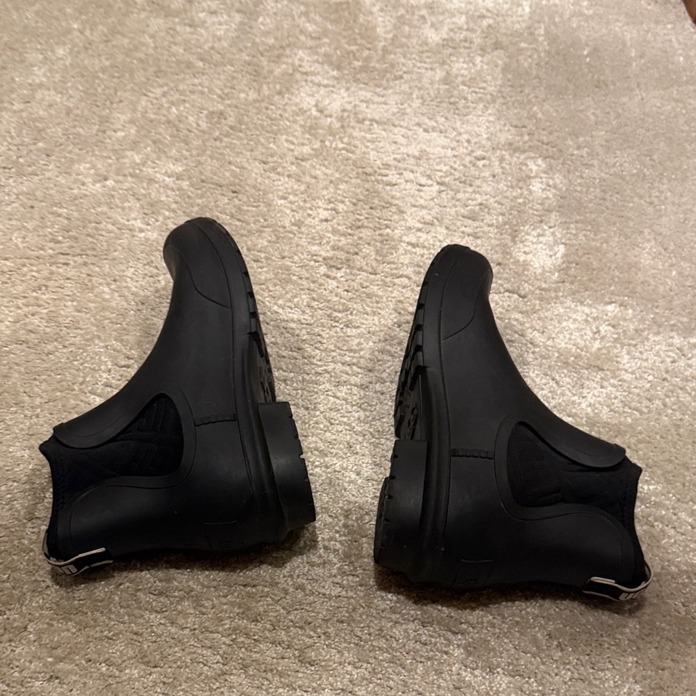 Women’s Ugg “droplet” rain boot.
Size 9 - Picture 3 of 10